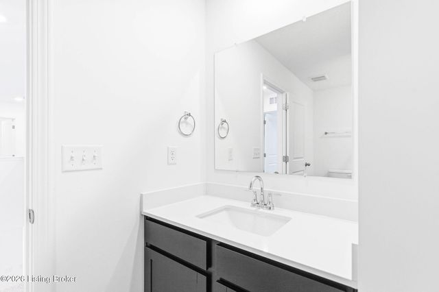 8517 Quail Creek Ct, Louisville, KY 40229