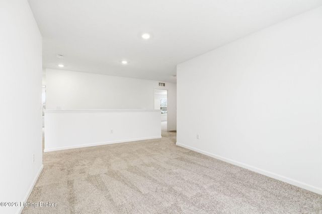 8517 Quail Creek Ct, Louisville, KY 40229