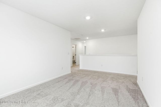 8517 Quail Creek Ct, Louisville, KY 40229