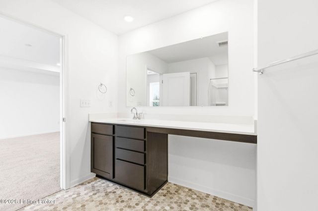 8517 Quail Creek Ct, Louisville, KY 40229