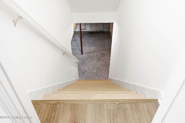 8517 Quail Creek Ct, Louisville, KY 40229