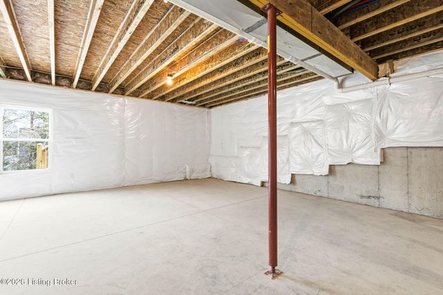 8517 Quail Creek Ct, Louisville, KY 40229