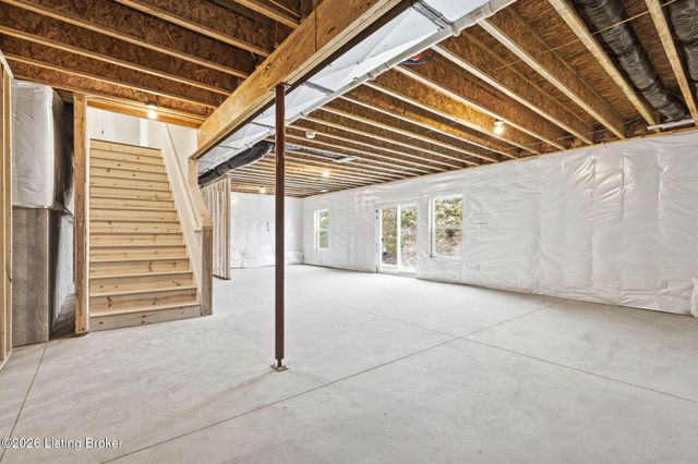 8517 Quail Creek Ct, Louisville, KY 40229