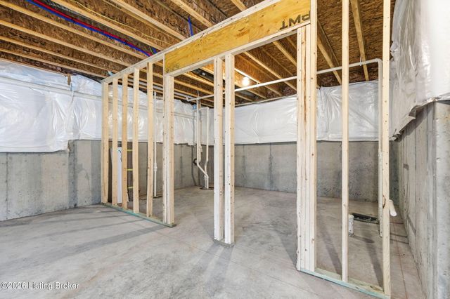 8517 Quail Creek Ct, Louisville, KY 40229