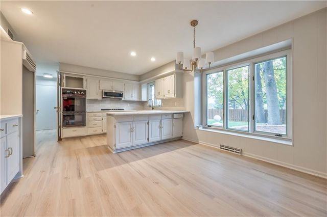 6218 W 64 Terrace, Mission, KS 66202