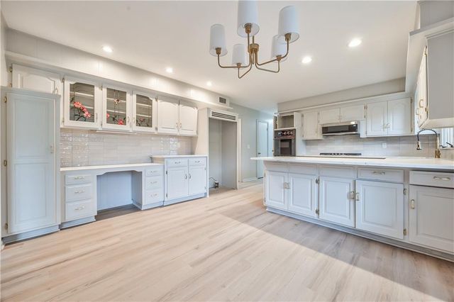 6218 W 64 Terrace, Mission, KS 66202