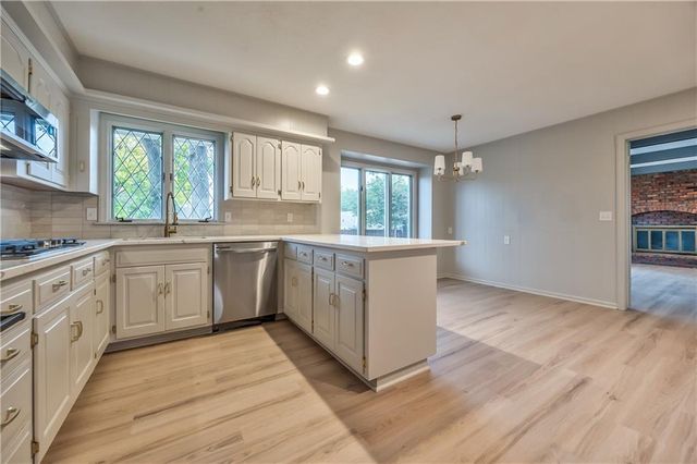 6218 W 64 Terrace, Mission, KS 66202