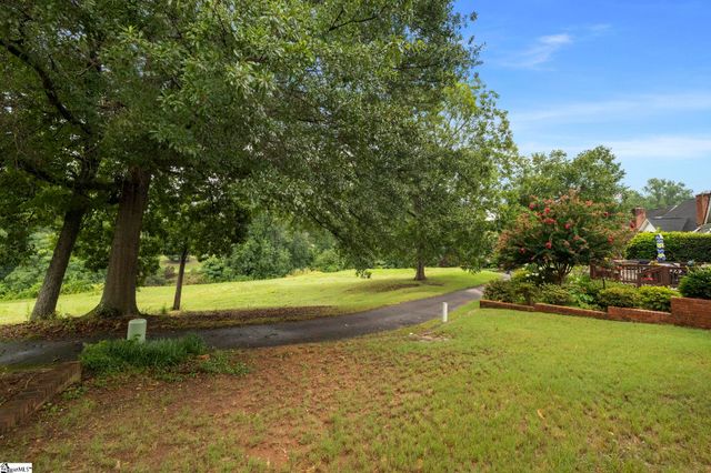 302 Greenview Circle, Greenville, SC 29609