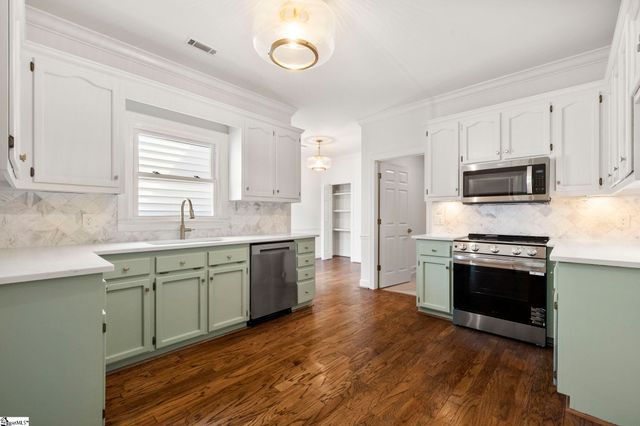 302 Greenview Circle, Greenville, SC 29609