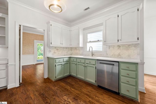 302 Greenview Circle, Greenville, SC 29609