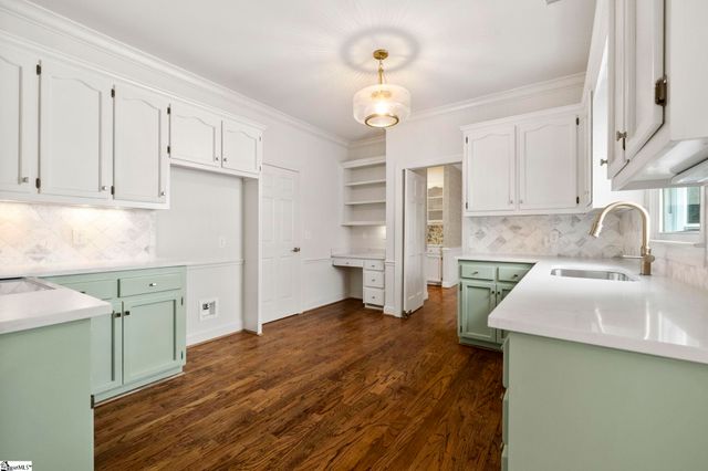 302 Greenview Circle, Greenville, SC 29609
