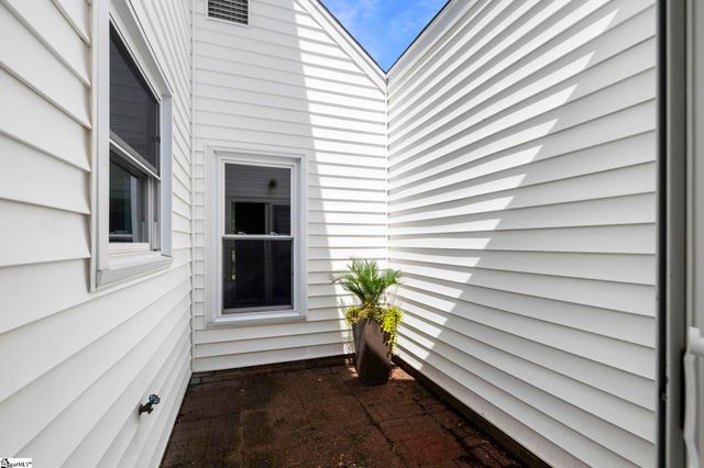 302 Greenview Circle, Greenville, SC 29609