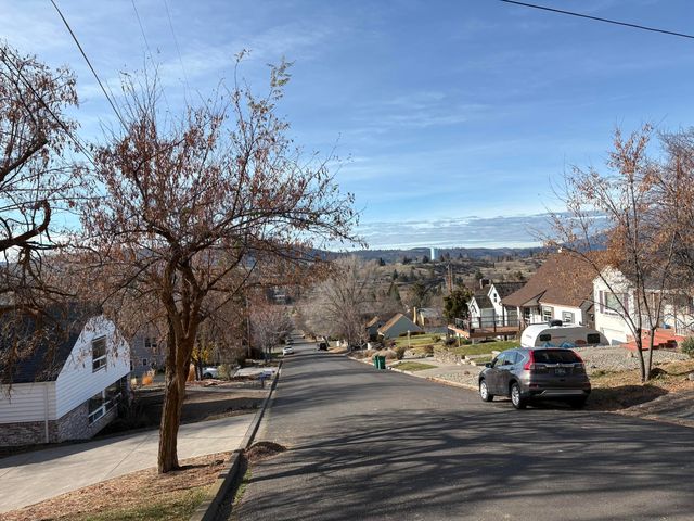 2051 Del Moro Street, Klamath Falls, OR 97601