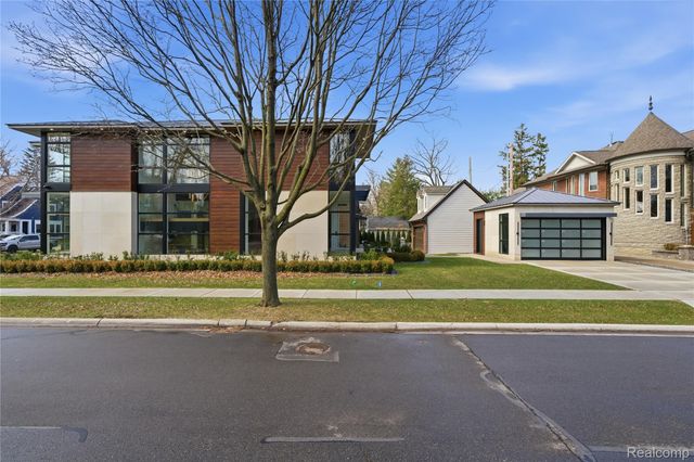 512 Wallace Street, Birmingham, MI 48009