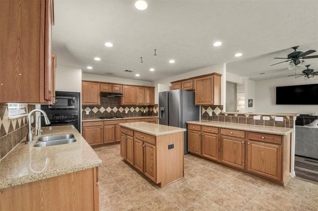 6815 Amistad Court, Manvel, TX 77578