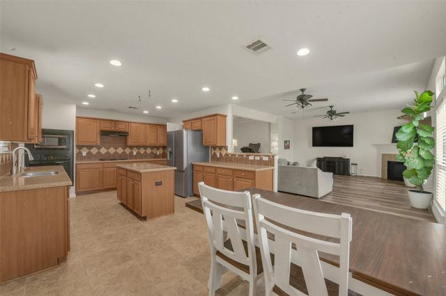 6815 Amistad Court, Manvel, TX 77578