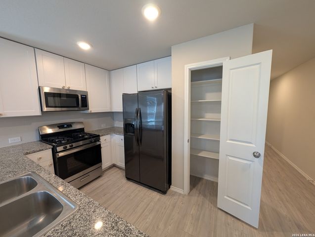 10219 Robbins Creek, San Antonio, TX 78245