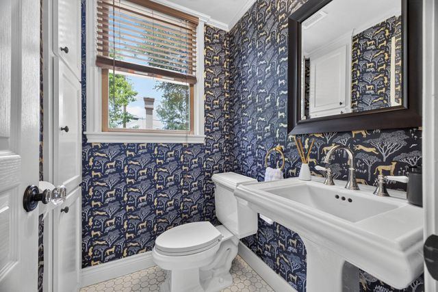 1104 E Liberty Ave, Round Rock, TX 78664