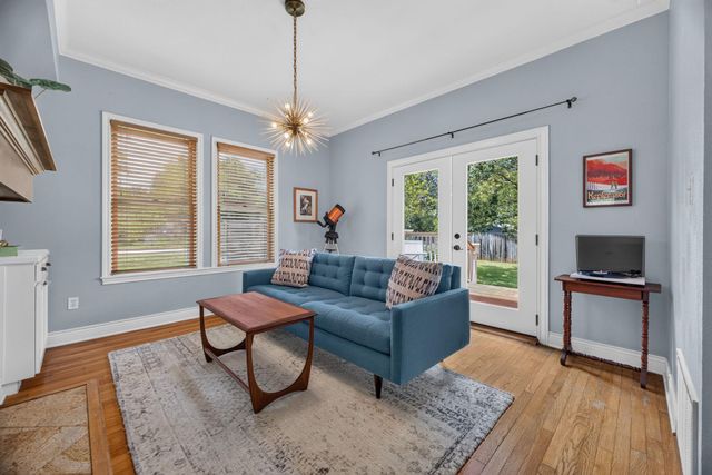 1104 E Liberty Ave, Round Rock, TX 78664
