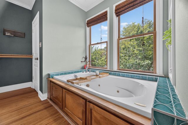 1104 E Liberty Ave, Round Rock, TX 78664