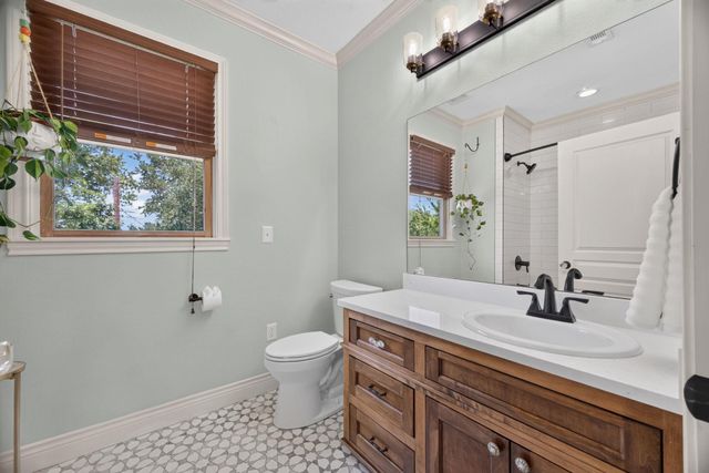 1104 E Liberty Ave, Round Rock, TX 78664