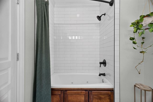 1104 E Liberty Ave, Round Rock, TX 78664