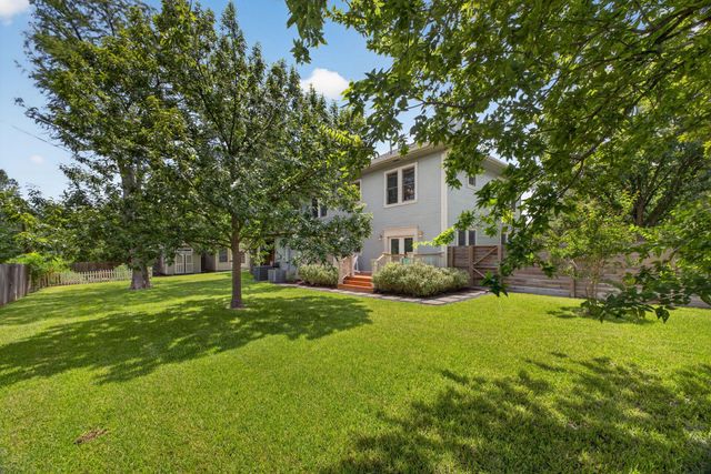 1104 E Liberty Ave, Round Rock, TX 78664