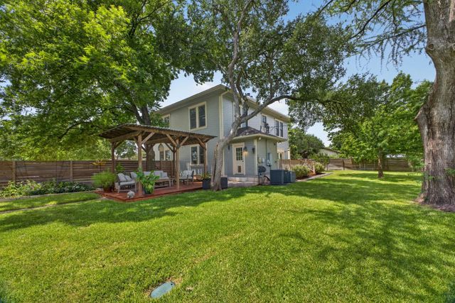 1104 E Liberty Ave, Round Rock, TX 78664