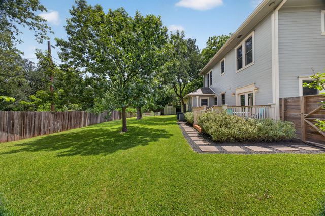 1104 E Liberty Ave, Round Rock, TX 78664