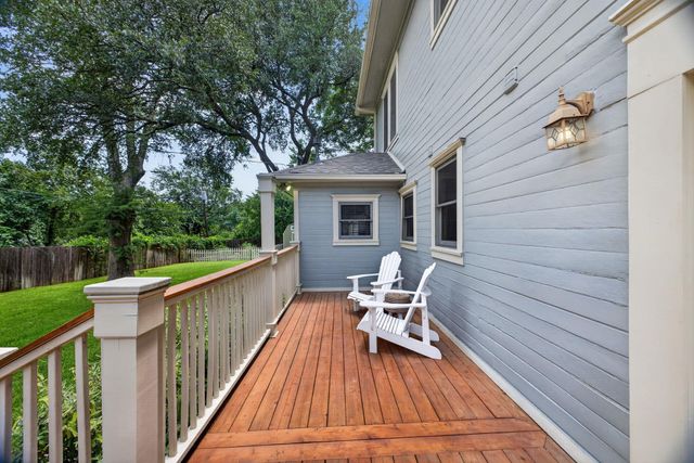 1104 E Liberty Ave, Round Rock, TX 78664
