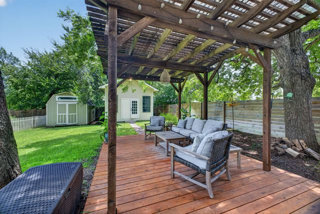 1104 E Liberty Ave, Round Rock, TX 78664