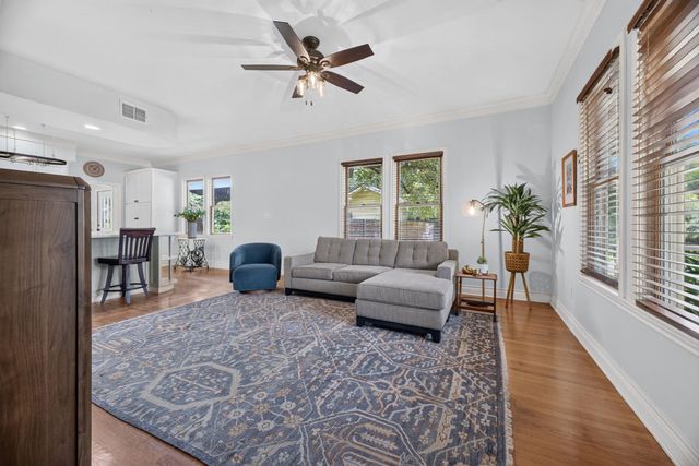 1104 E Liberty Ave, Round Rock, TX 78664