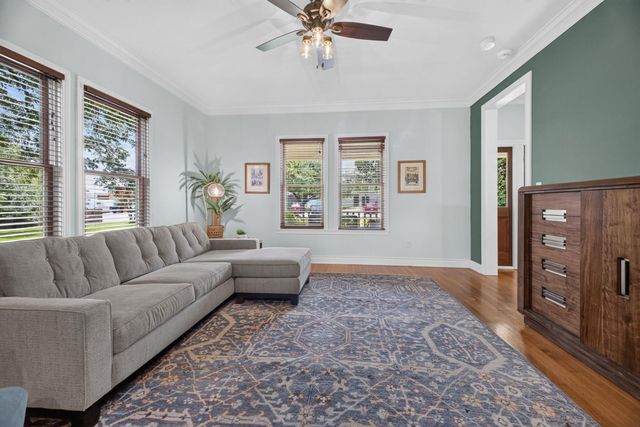1104 E Liberty Ave, Round Rock, TX 78664