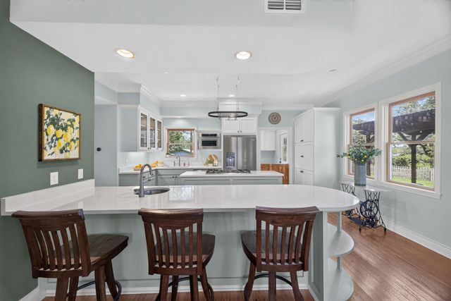 1104 E Liberty Ave, Round Rock, TX 78664