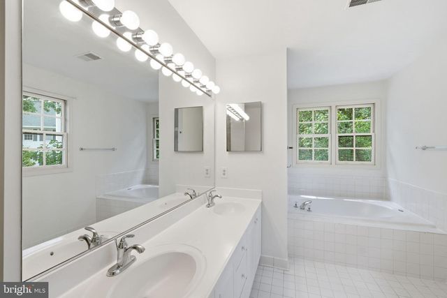 2904 N 4TH ST N, Arlington, VA 22201
