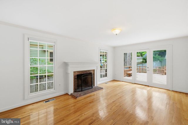 2904 N 4TH ST N, Arlington, VA 22201