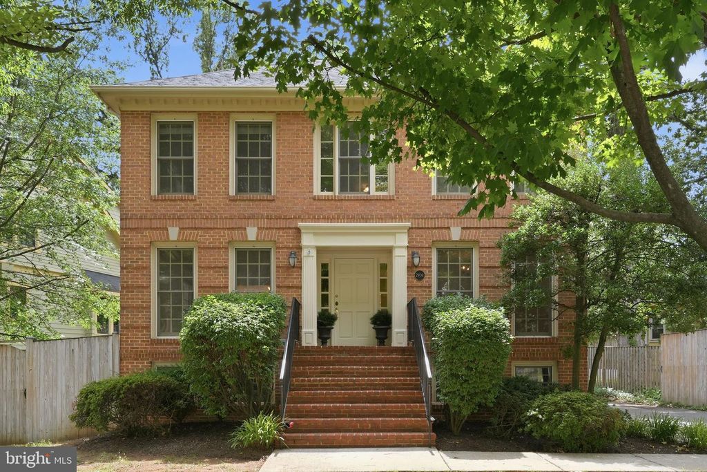 2904 N 4TH ST N, Arlington, VA 22201