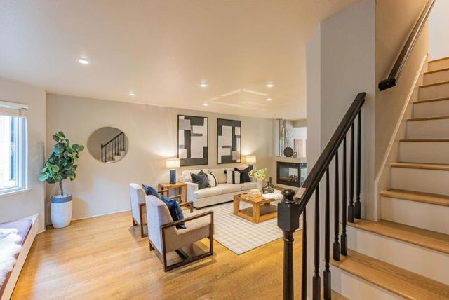 978 La Mesa Terrace E, Sunnyvale, CA 94086