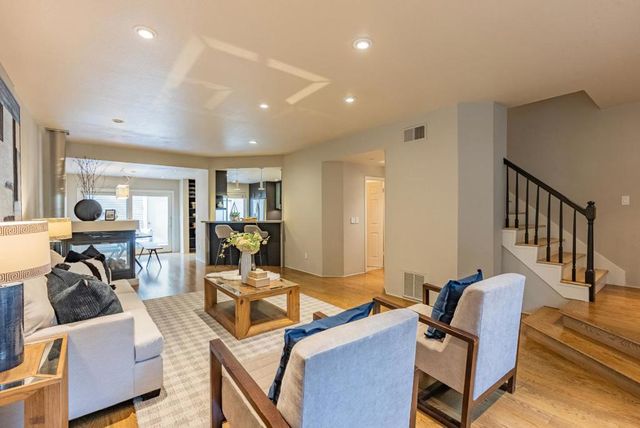 978 La Mesa Terrace E, Sunnyvale, CA 94086