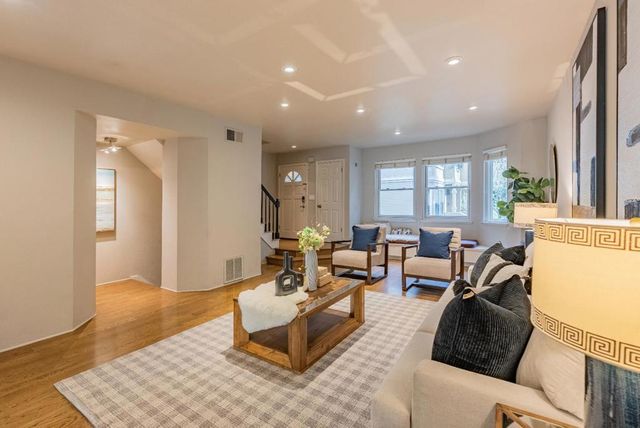 978 La Mesa Terrace E, Sunnyvale, CA 94086