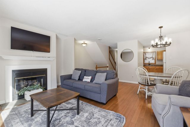 10 Chester Ln Unit 4, Enfield, NH 03748