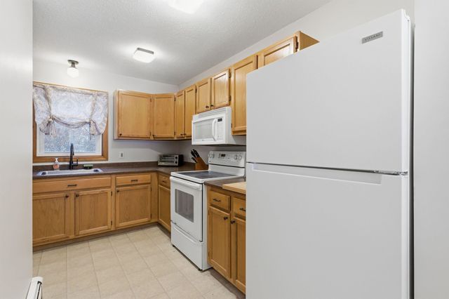 10 Chester Ln Unit 4, Enfield, NH 03748