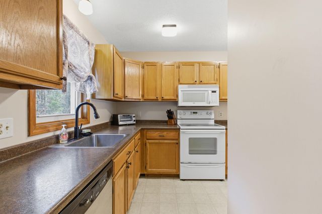 10 Chester Ln Unit 4, Enfield, NH 03748