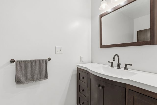 10 Chester Ln Unit 4, Enfield, NH 03748