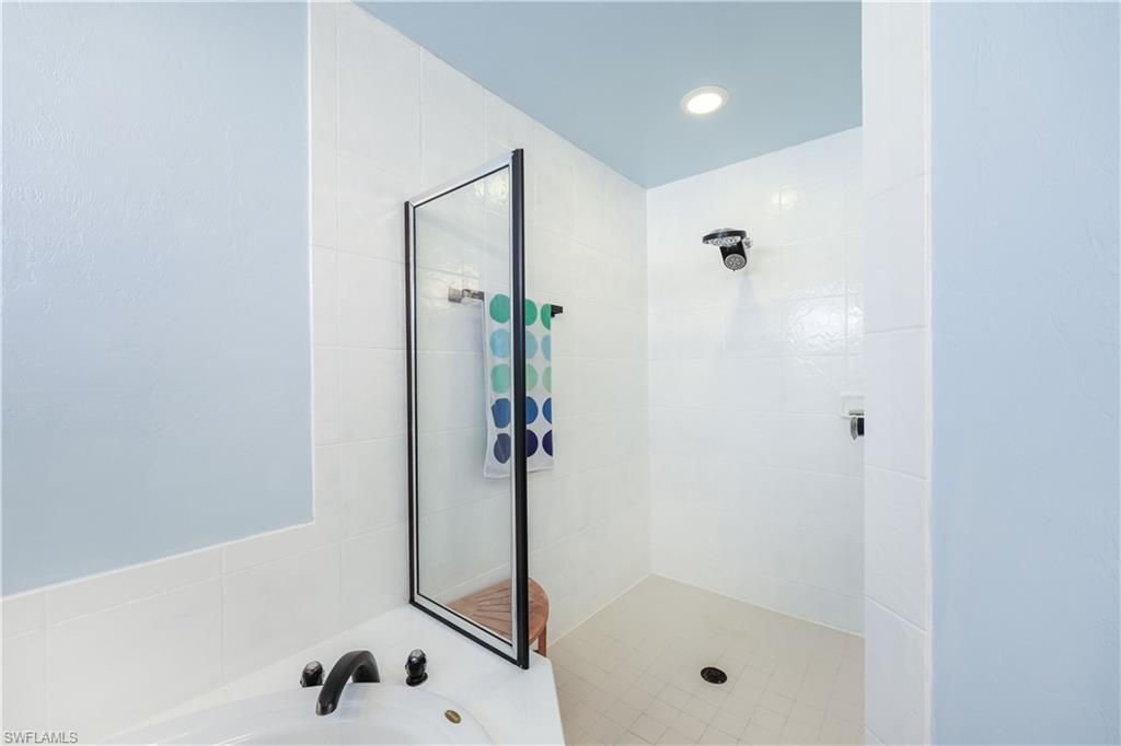 Image 16 of property listing at 214 NW 25th AVE, Cape Coral, FL 33993