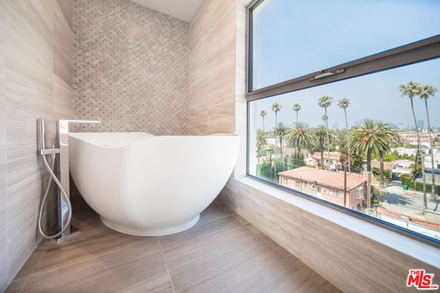 8600 Wilshire Boulevard PH17, Beverly Hills, CA 90211
