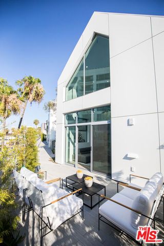 8600 Wilshire Boulevard PH17, Beverly Hills, CA 90211