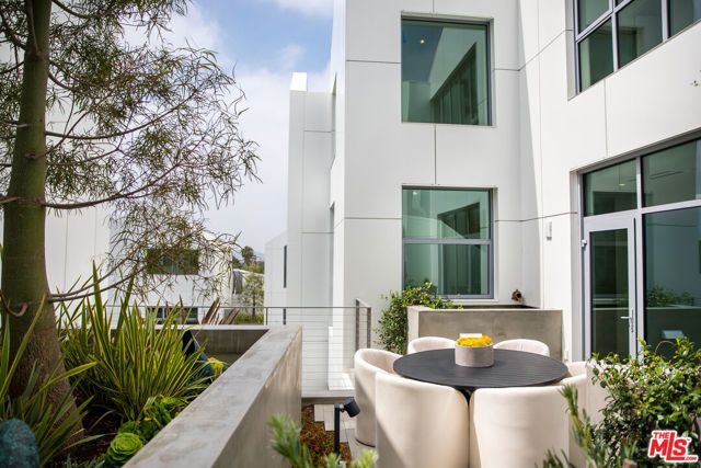 8600 Wilshire Boulevard PH17, Beverly Hills, CA 90211