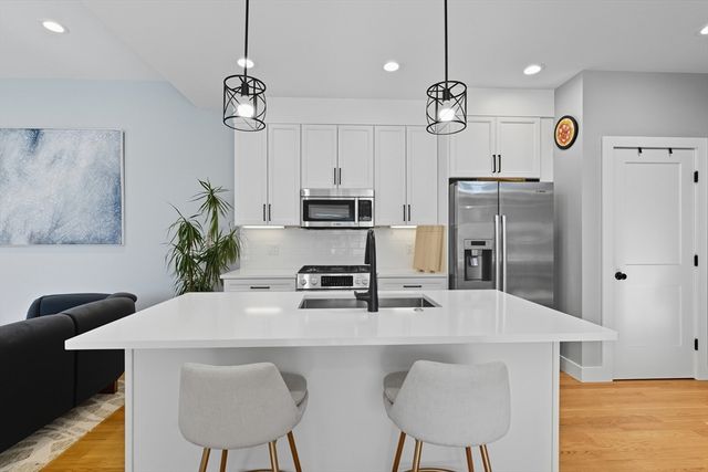 189 Linwood Ave 1, Newton, MA 02460