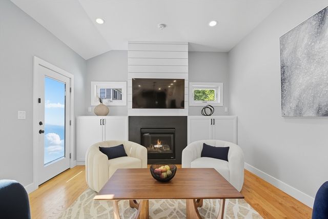 189 Linwood Ave 1, Newton, MA 02460